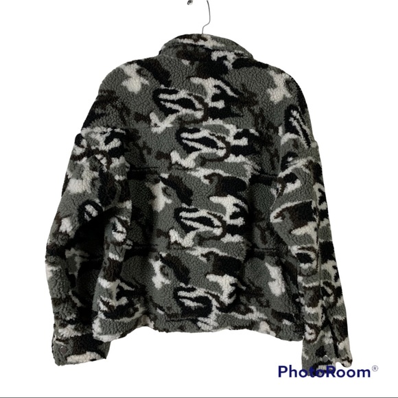 Zaful Fuzzy Jacket size small - Picture 2 of 4